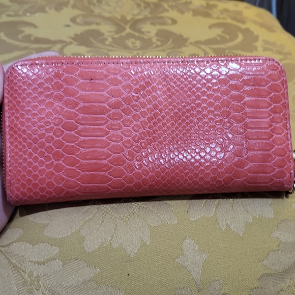 Anne Klein slim wallet Coral faux crocodile - Picture 6 of 8